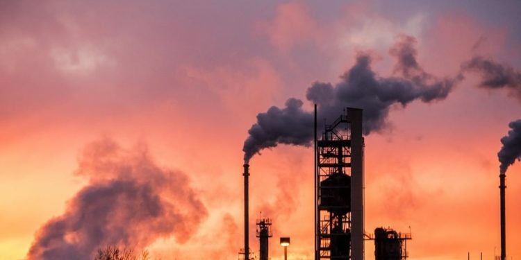 Planet Bumi Terperangkap Suhu Panas, Emisi Karbon harus Dihentikan