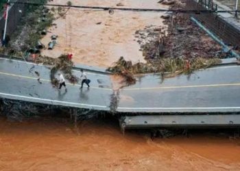 Banjir Menerjang Kota Hubei China, 21 Tewas