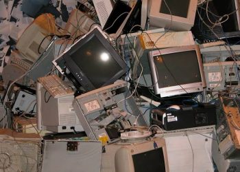 Menunggu Bumi Terbebas dari PCBs