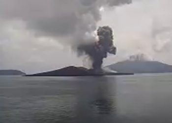 Gunungapi Anak Krakatau Erupsi, Statusnya Siaga