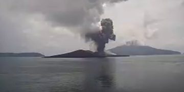 Gunungapi Anak Krakatau Erupsi, Statusnya Siaga