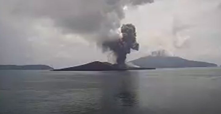 Gunungapi Anak Krakatau Erupsi, Statusnya Siaga