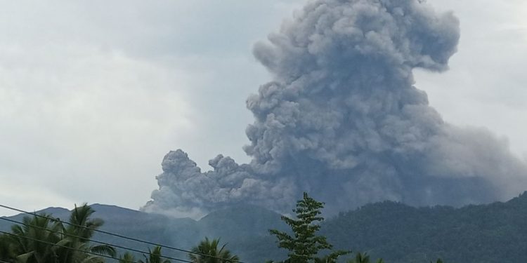 Gunungapi Dukono Meletus, Luncurkan Awan Panas 1.900 Meter