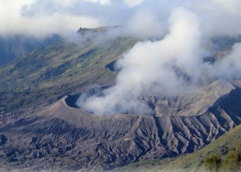 Aktivitas Kawah Gunung Api Bromo Meningkat, Radius 1 Km Berbahaya