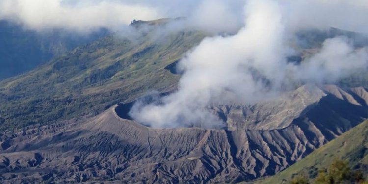 Aktivitas Kawah Gunung Api Bromo Meningkat, Radius 1 Km Berbahaya