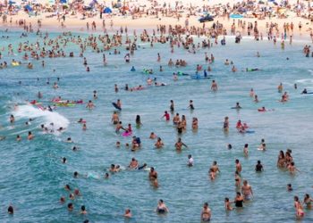 Badai dan Gelombang Panas Melanda Australia