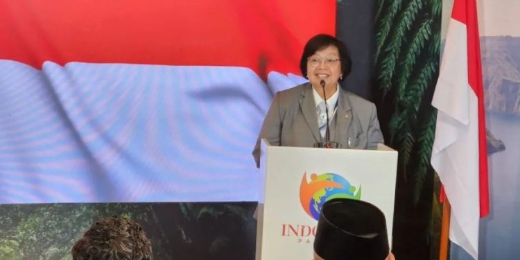 Menteri Lingkungan Hidup dan Kehutanan (LHK) RI Siti Nurbaya menyampaikan sambutan dalam opening ceremony Indonesia pavilion pada United Nations Framework Convention on Climate Change (UNFCCC) Conference of the Parties ke-28 (COP28) di Dubai, Uni Emirat Arab. (PLN UID Kalselteng)