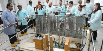 Sejumlah periset dari Departemen Energi Amerika mengunjungi fasilitas riset reaktor nuklir Kartini BRIN yang berada di Kawasan Sains dan Edukasi (KSE) Achmad Baiquni Babarsari, Yogyakarta, pada Senin (4/12/2023). (BRIN)