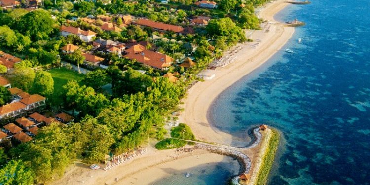 Konservasi Pantai Sanur, Bali Melalui Aksi Bersih dan Penghijauan
