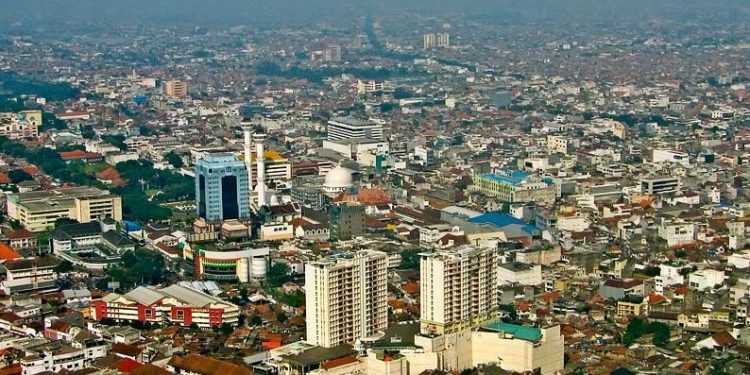 Jepang akan Bangun Fasilitas Pengolahan Sampah Menjadi Energi Listrik di Bandung
