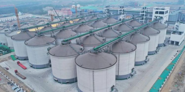 Foto udara yang diambil pada 28 April 2023 menunjukkan tahap pertama proyek basis cadangan biji-bijian Distrik Haigang milik Central Grain Reserve Qinhuangdao Direct Warehouse Co., Ltd. (Xinhua/Zhu Xudong)