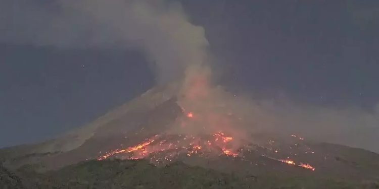 Gunung Merapi Kembali Erupsi, Warga Diminta Jauhi Daerah Bahaya