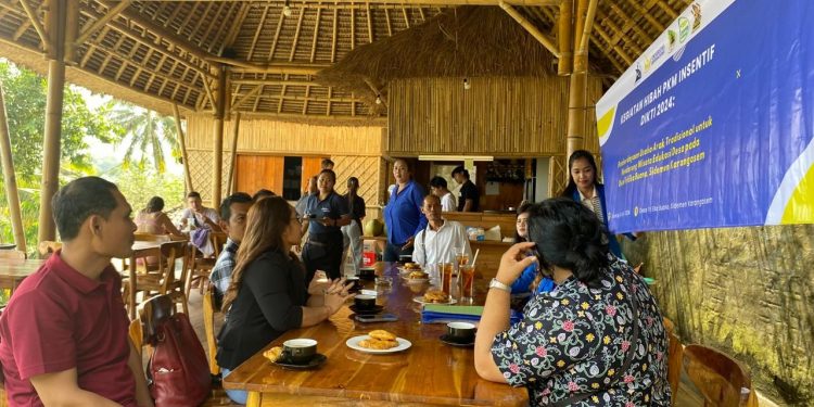 Penggunaan metode penyulingan konvensional yang masih banyak dilakukan oleh pembuat arak Bali ternyata berdampak pada kualitas produk akhir. Hal ini diungkapkan oleh Dr. Made