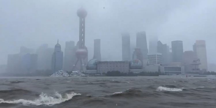 Topan Bebinca Terjang Filipina dan Shanghai: 6 Tewas, 11 Terluka