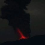 Gunung Ibu di Kabupaten Halmahera Barat semburkan lava pijar yang teramati dengan ketinggian 300 meter, Jumat (20/9/2024).