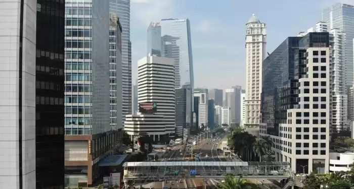 setiap pihak pengelola gedung bertingkat terkhusus di wilayah Jakarta dan daerah penyangga sekitarnya memiliki kewajiban untuk menyediakan dan memahami skema evakuasi darurat saat terjadi bencana gempa bumi.