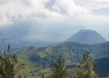 Alert! Gunung Api Iya di Ende Naik Status Waspada