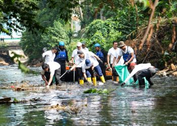 Menteri LH Pimpin Langsung Aksi Bersih Sungai di Jakarta