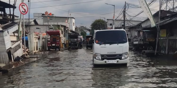 Kawasan Muara Angke, Jakarta Utara Kembali Dilanda Banjir Rob
