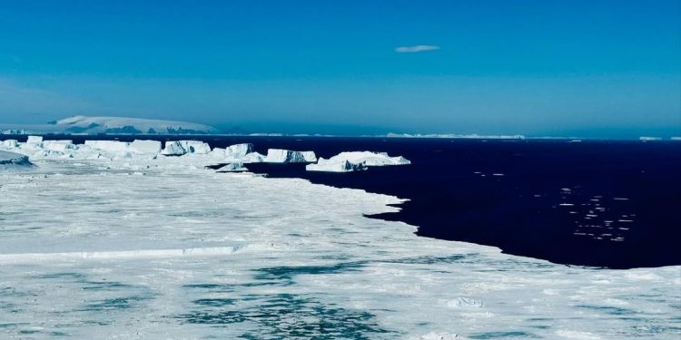 Penyusutan Lapisan Es di Antartika Tingkatkan Frekuensi Badai di Laut
