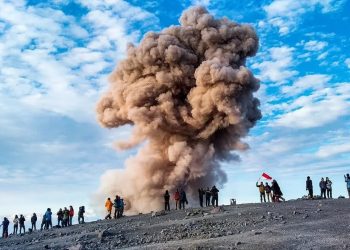 Wisata Alam Gunung Semeru Kembali Dibuka