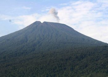 Aktivitas Vulkanik Gunung Slamet Meningkat, Radius 2 Kilometer Berbahaya