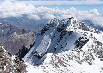 Pemanasan Global, Salju di Puncak Cartenz Terus Mencair