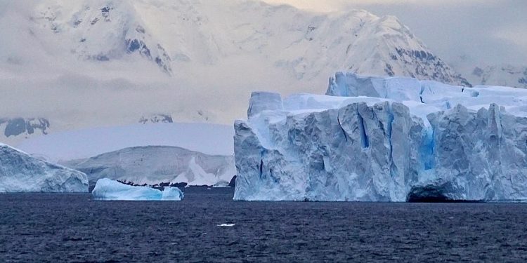 Es Antartika Mencair Berpotensi Memicu Letusan 100 Gunung Api Tersembunyi