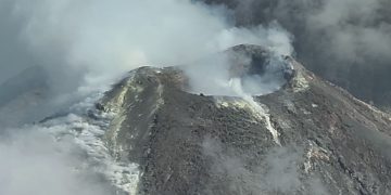 Aktivitas Vulkanik Meningkat, Status Gunung Api Lewotobi Naik ke Level Awas
