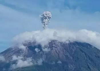 Erupsi Gunung Semeru, Warga Diminta Menjauh Radius 13 Km