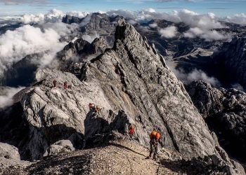 Dua Pendaki Tewas di Puncak Cartenz Pyramid