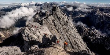 Dua Pendaki Tewas di Puncak Cartenz Pyramid