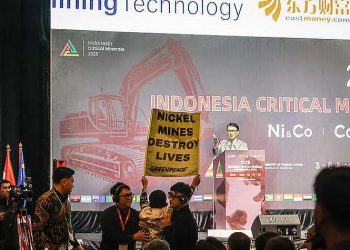 Save Raja Ampat, Aksi Greenpeace Warnai Konferensi Nikel Internasional di Jakarta