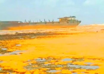 Gili Iyang Tercemar Minyak hingga Meracuni Paru-Paru Dunia